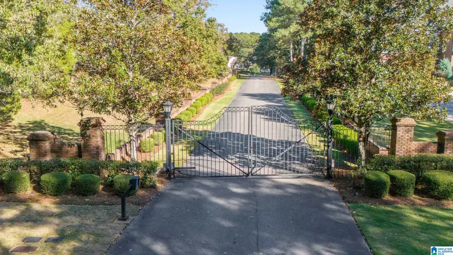 2008 TRAMMELL CHASE DRIVE, Hoover, AL 35244 - Image #2