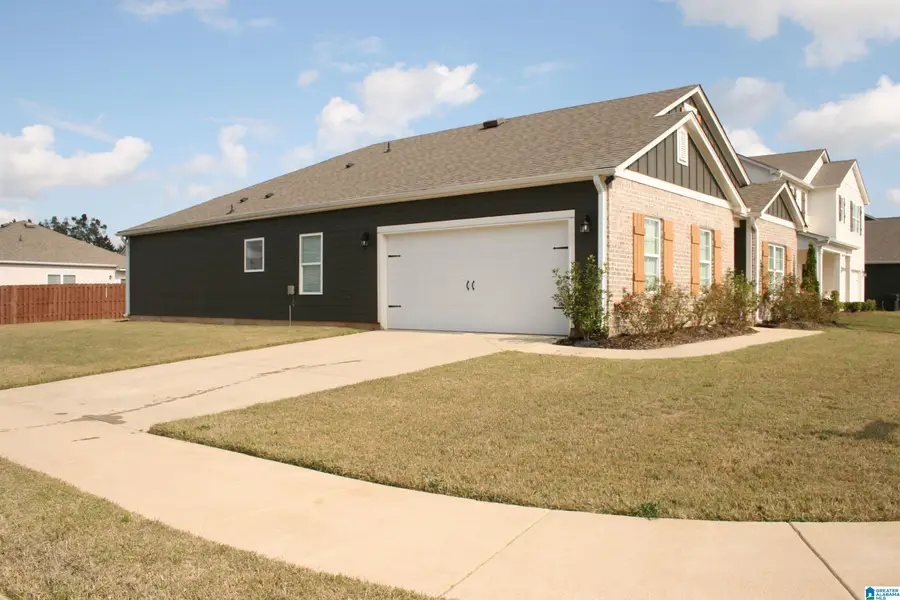 568 KOSLIN WAY, Calera, AL 35040 - Image #2