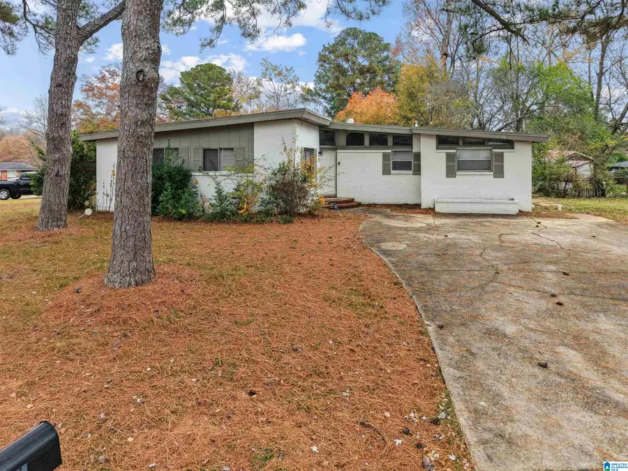 913 DANIEL CIRCLE, Birmingham, AL 35228 - Image #2