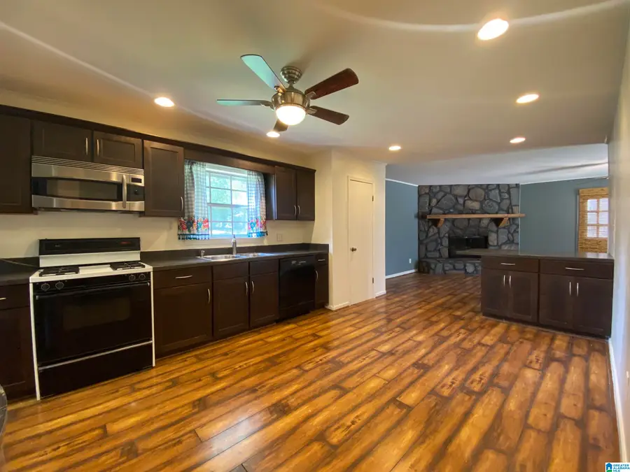 2700 DAFFODIL AVENUE, Hueytown, AL 35023 - Image #2