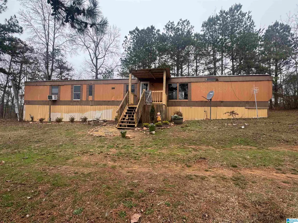 582 COUNTY ROAD 695, Roanoke, AL 36274 - Image #1