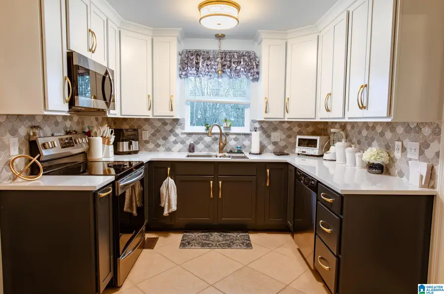 6353 GLENVIEW DRIVE, Gardendale, AL 35071 - Image #2