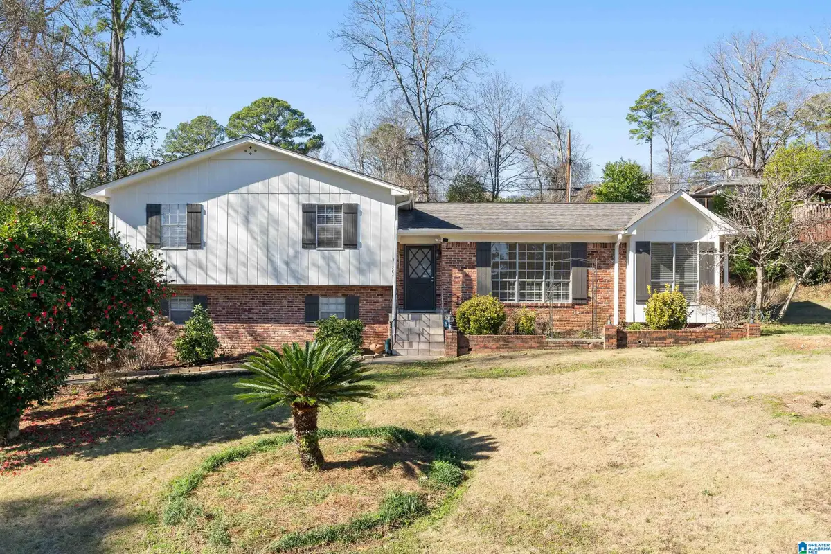 704 STAFFORDSHIRE LANE, Vestavia Hills, AL 35226 - Image #1