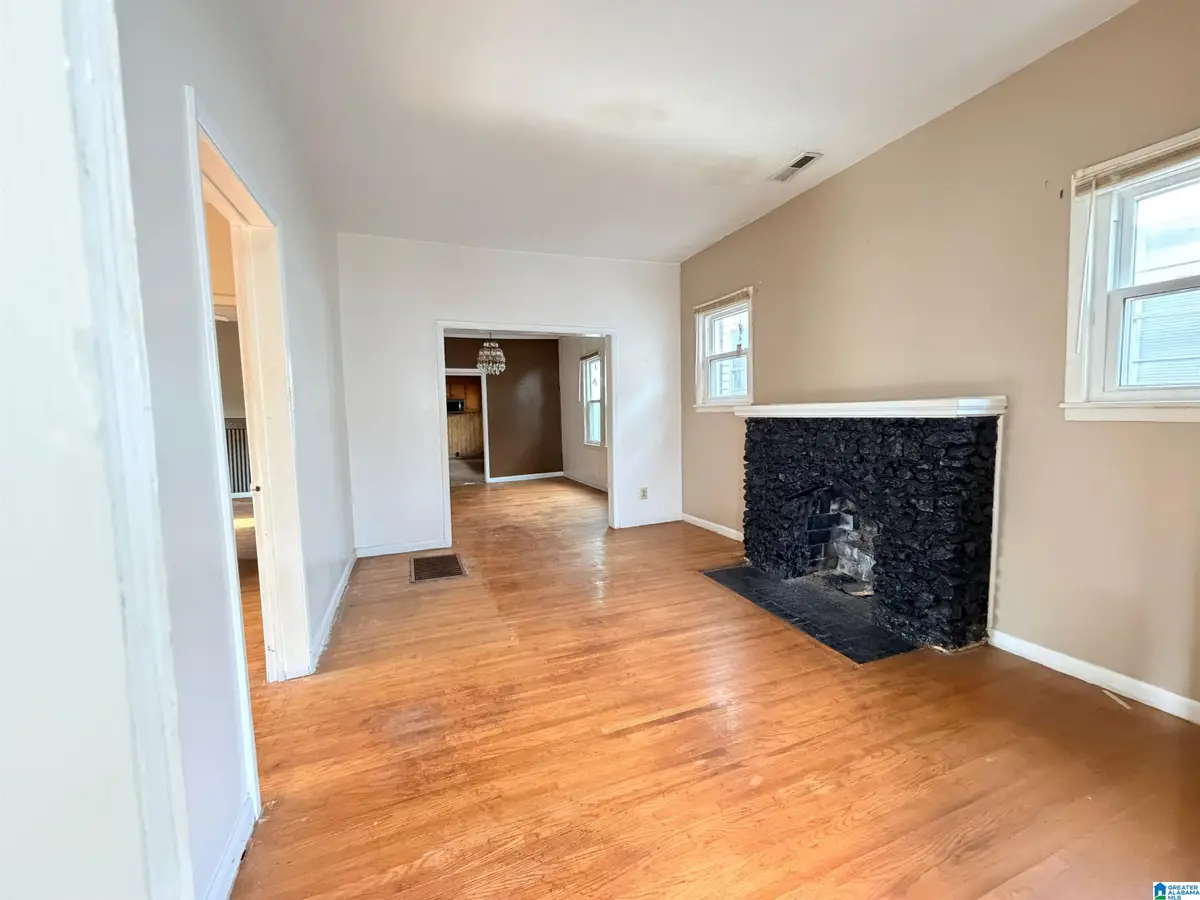 914 18TH WAY, Birmingham, AL 35211 - Image #1