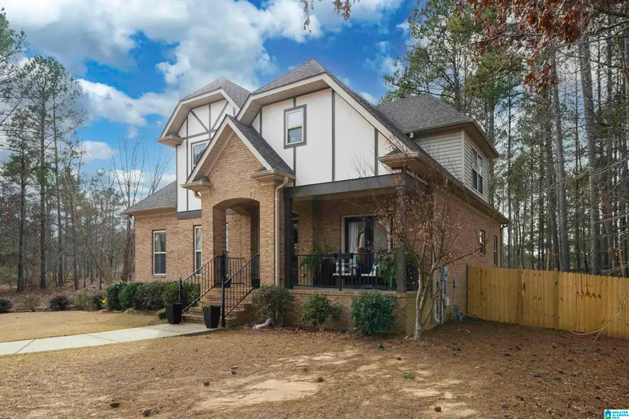 562 WOODBRIDGE TRACE, Chelsea, AL 35043 - Image #2