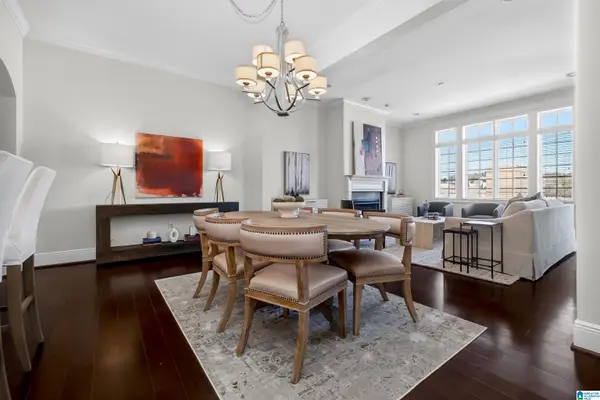 100 HALLMAN HILL E, Homewood, AL 35209