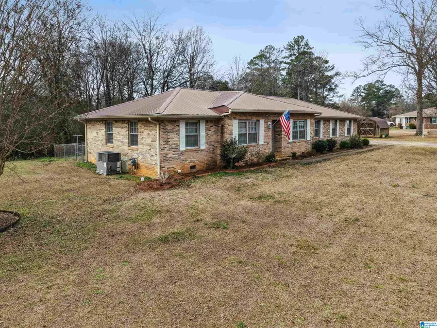1112 DOGWOOD CIRCLE, Sylacauga, AL 35150 - Image #2