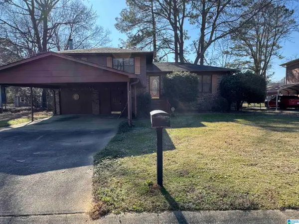 135 MERRIMONT DRIVE, Hueytown, AL 35023