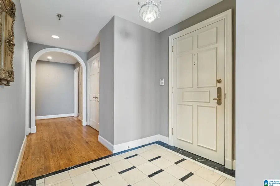 2920 REDMONT PARK CIRCLE, Birmingham, AL 35205 - Image #2