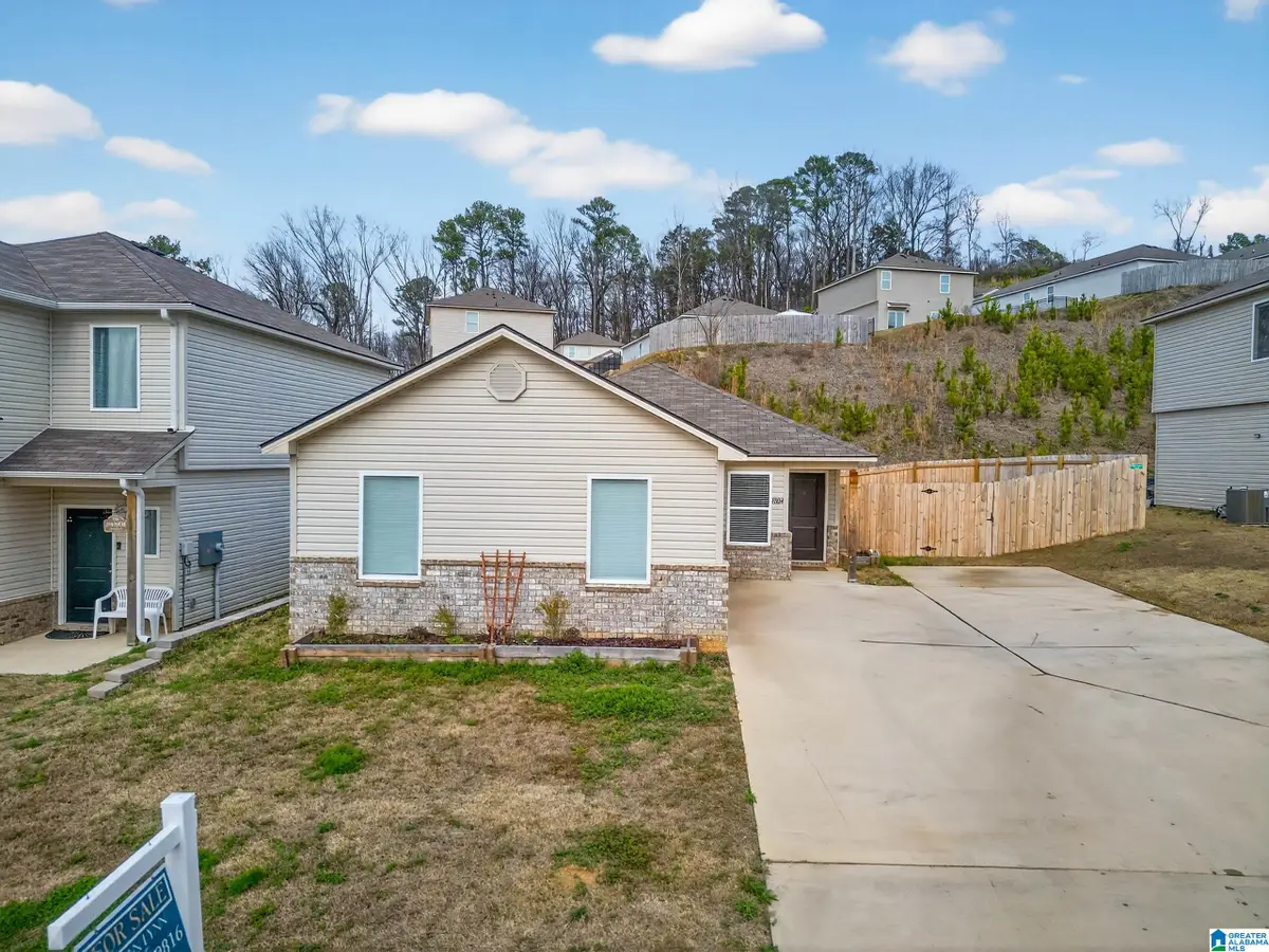 8804 ROCKHAMPTON DRIVE, Leeds, AL 35094 - #1