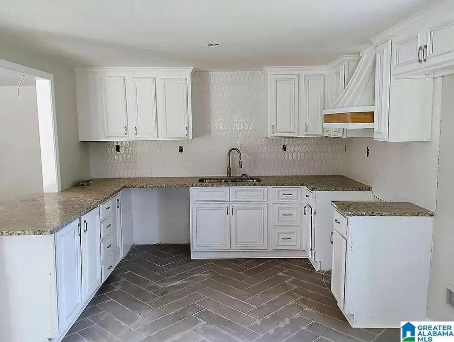 222 S OAK AVENUE, Sylacauga, AL 35150 - #2