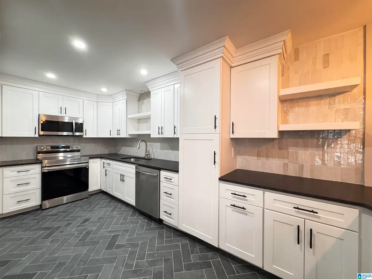 609 WOODLAND VILLAGE, Homewood, AL 35216 - #1