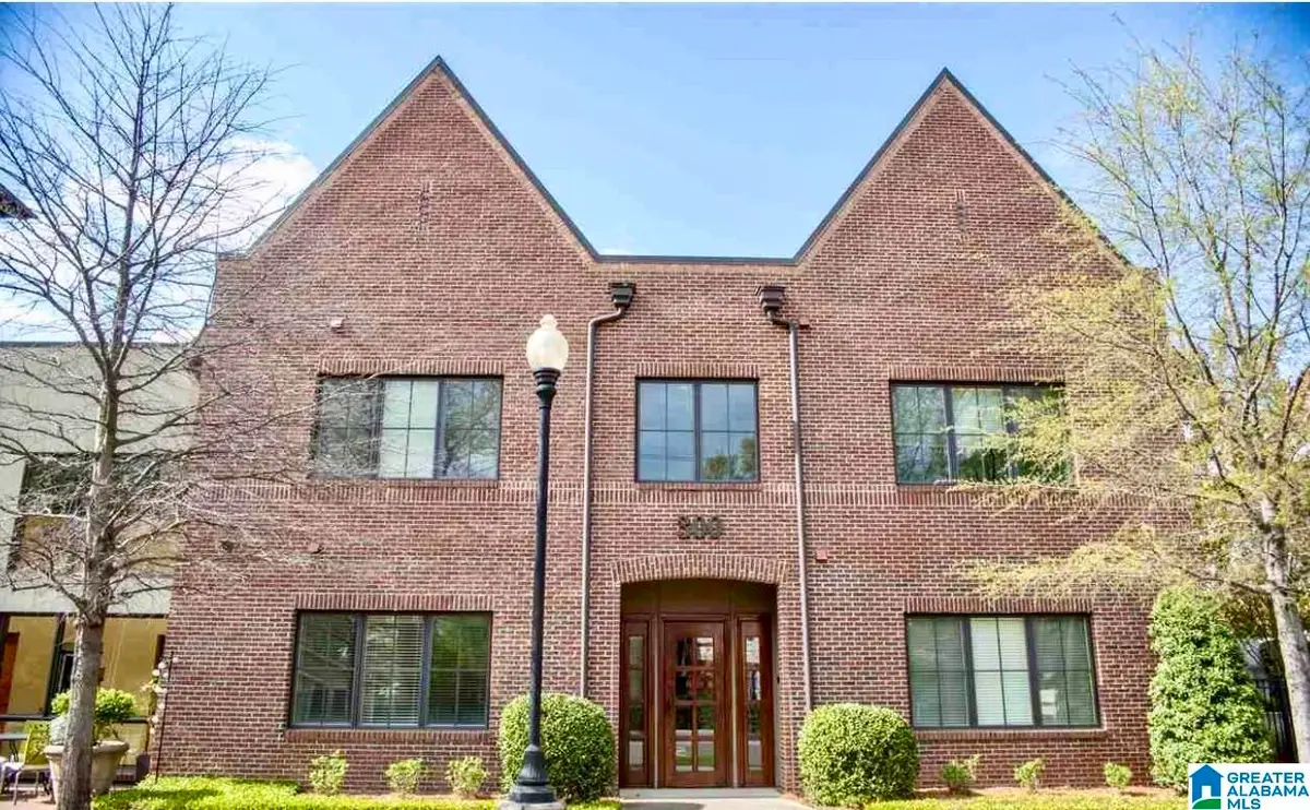 300 HALLMAN HILL E, Homewood, AL 35209 - #1