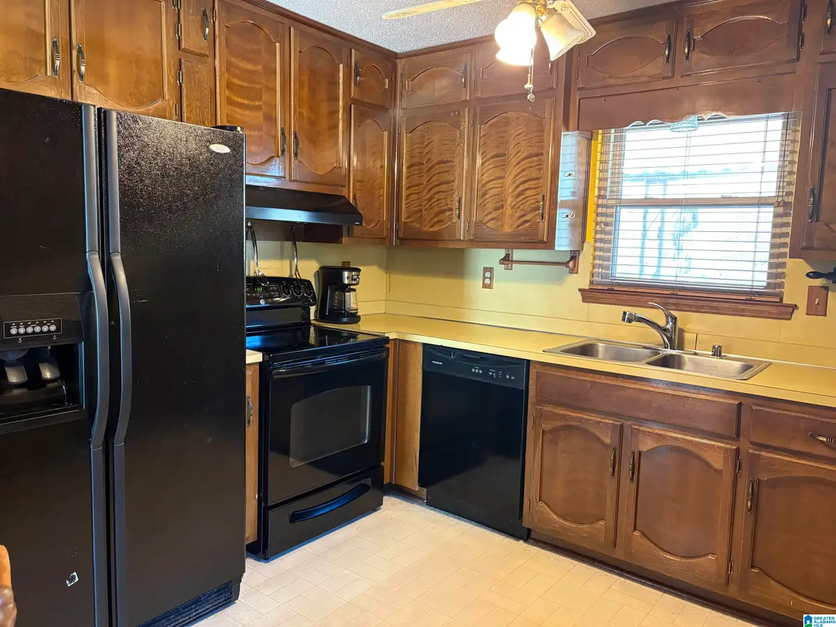 928 18TH AVENUE NW, Birmingham, AL 35215 - #1