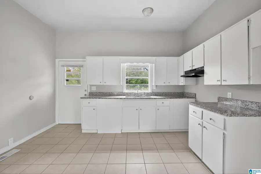 406 N NASHVILLE AVENUE, Sylacauga, AL 35150 - #3