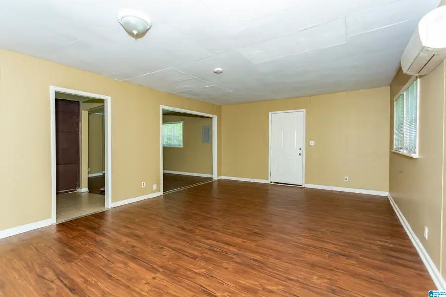 213 MEADOWDALE AVENUE, Birmingham, AL 35215 - #2