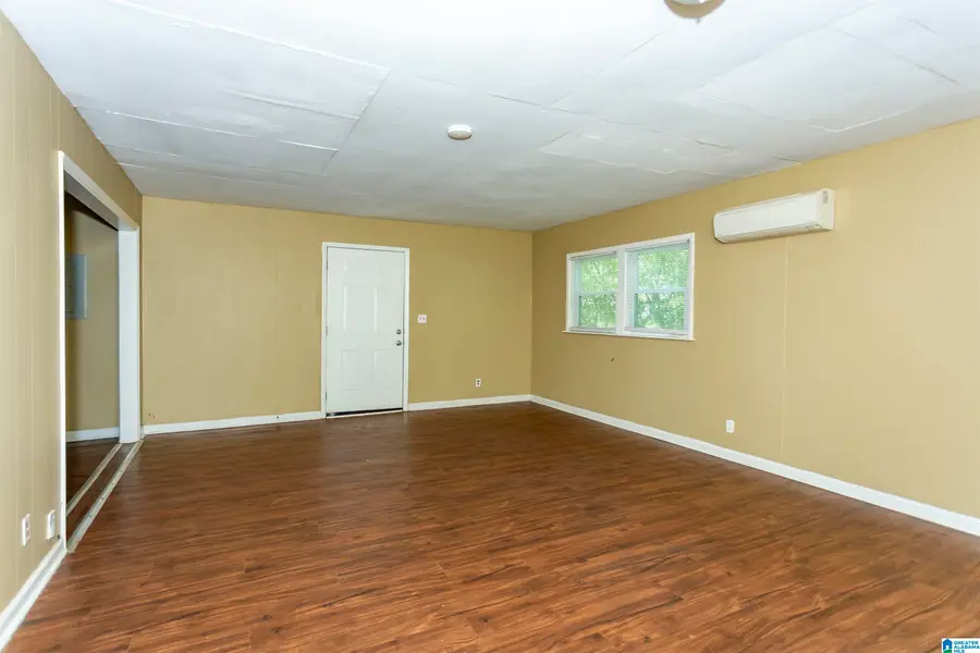 213 MEADOWDALE AVENUE, Birmingham, AL 35215 - #3