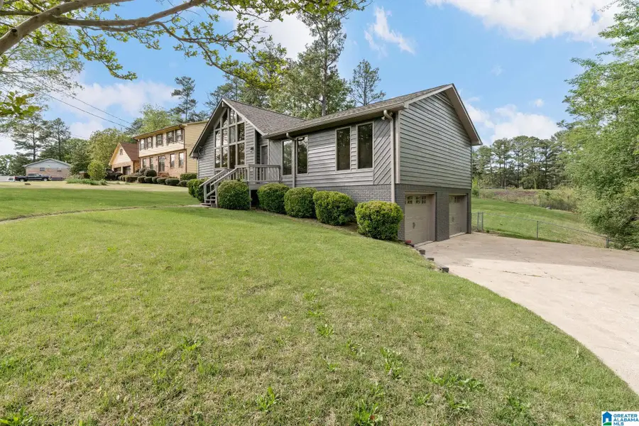 221 CRESTSIDE CIRCLE, Bessemer, AL 35022 - #2