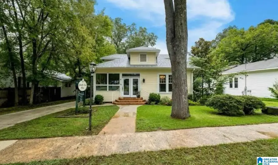 208 COLLEGE STREET E, Columbiana, AL 35051 - #2