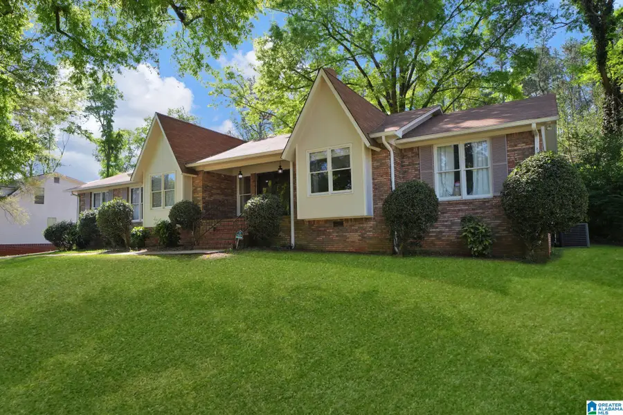 404 MEMORIAL DRIVE SW, Bessemer, AL 35022 - #3