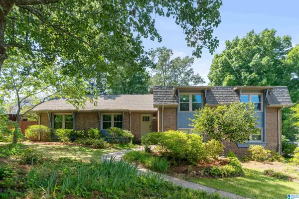 3448 LYNNGATE CIRCLE, Hoover, AL 35216