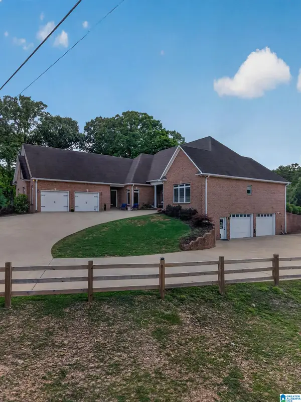926 DEBLYN CIRCLE, Moody, AL 35004