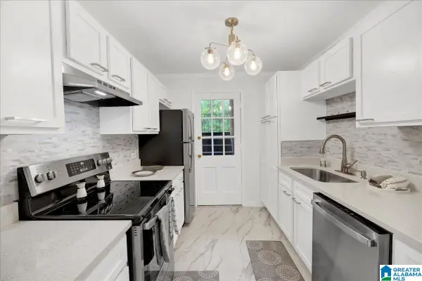 2097 MONTREAT CIRCLE, Vestavia hills, AL 35216