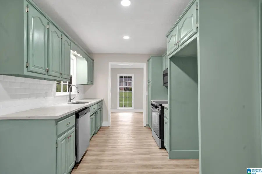 300 34TH AVENUE NE, Center Point, AL 35215 - #2