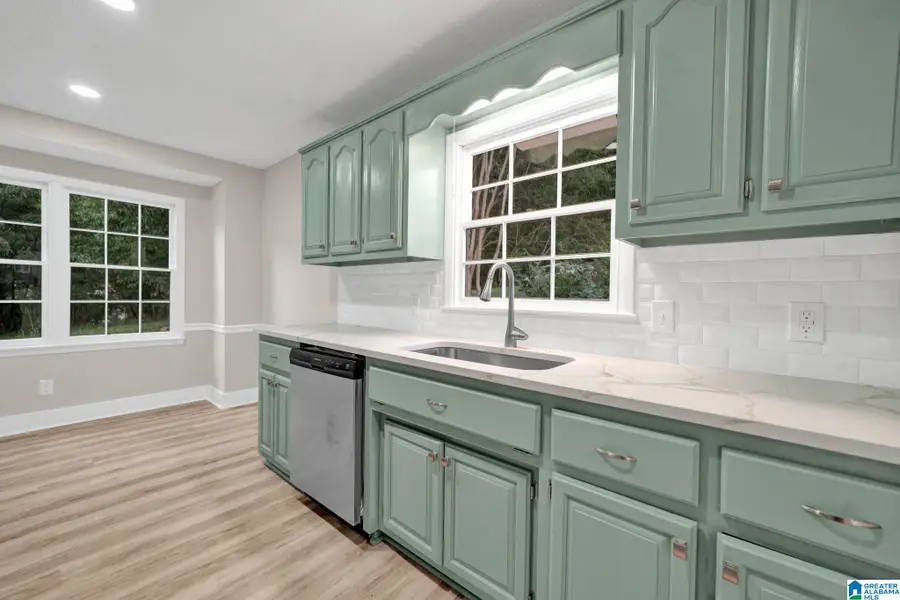 300 34TH AVENUE NE, Center Point, AL 35215 - #3