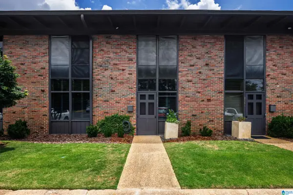 2542 MOUNTAIN BROOK CIRCLE, Mountain brook, AL 35223