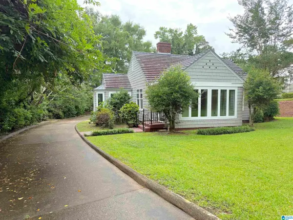 527 ROCKRIDGE AVENUE, Trussville, AL 35173
