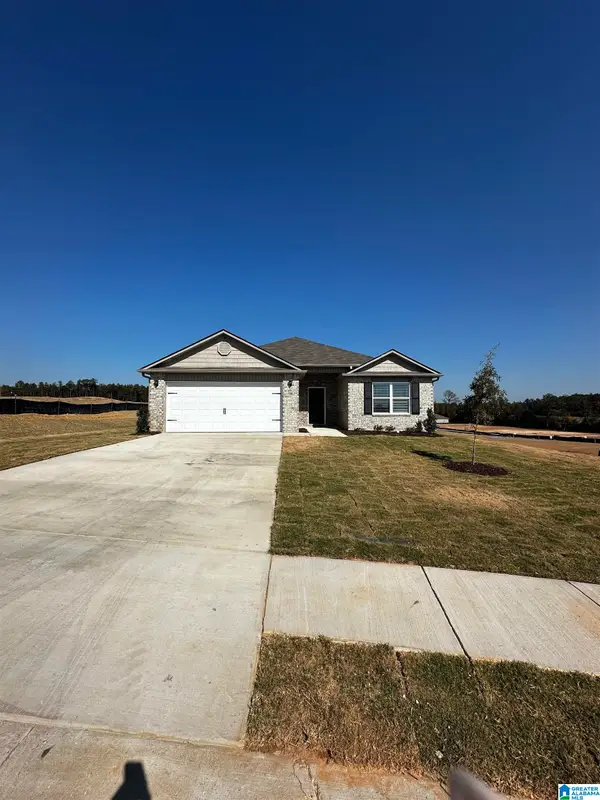 821 CAMDEN LOOP, Calera, AL 35040