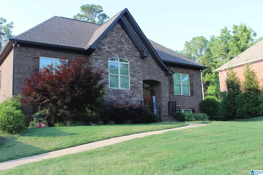 205 BRIARWOOD DRIVE, Columbiana, AL 35051 - #2