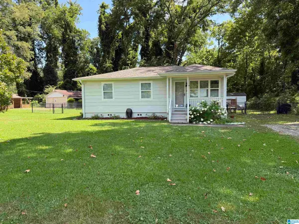 218 MEADOWOOD AVENUE, Hueytown, AL 35023