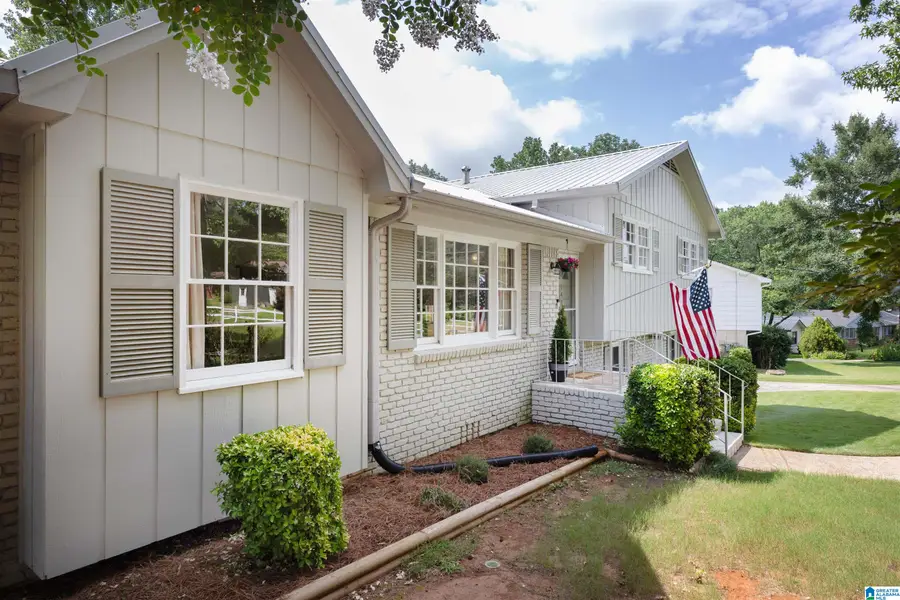 949 SHADY BROOK CIRCLE, Hoover, AL 35226 - #2
