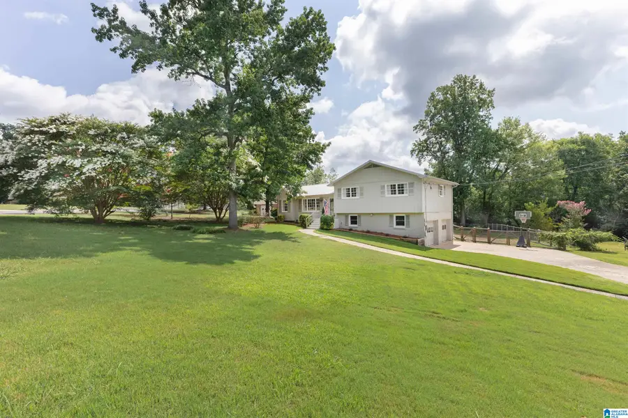 949 SHADY BROOK CIRCLE, Hoover, AL 35226 - #3