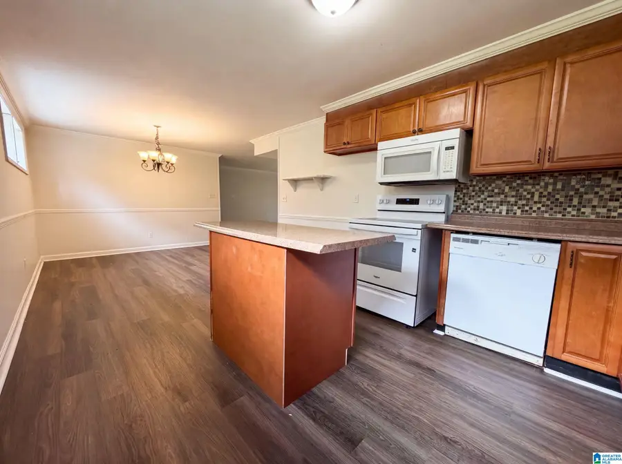325 19TH COURT CIRCLE NE, Center Point, AL 35215 - #2