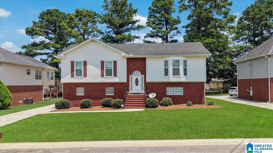 417 SURREY CIRCLE, Bessemer, AL 35022 - #2