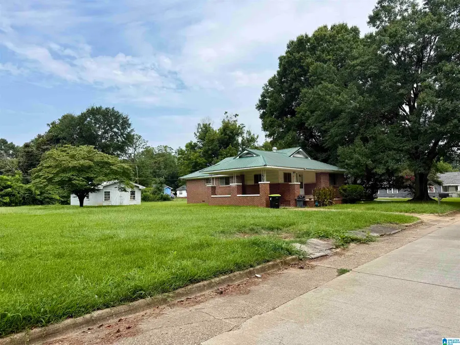 215 S DAVIS AVENUE, Sylacauga, AL 35150 - #3