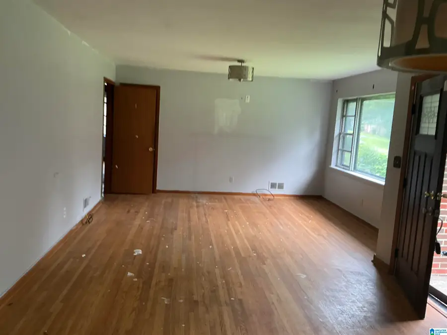 321 18TH COURT NW, Birmingham, AL 35215 - #2