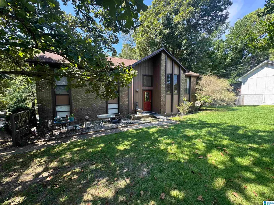 545 SOUTHERN HILLS DRIVE, Calera, AL 35040 - #2