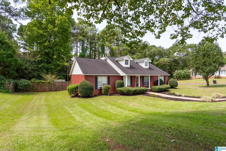 921 SEDGEFIELD DRIVE, Sylacauga, AL 35150 - #2