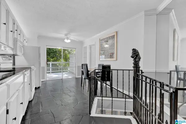 821 VESTAVIA VILLA COURT, Vestavia hills, AL 35226