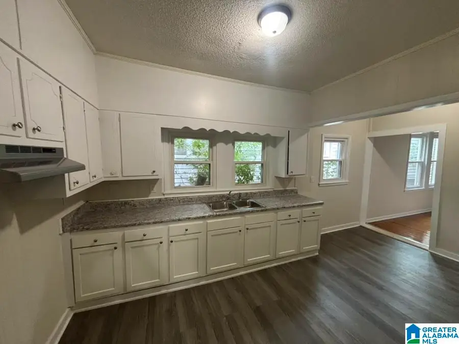 914 18TH WAY SW, Birmingham, AL 35211 - #2