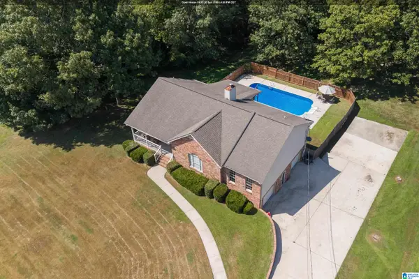 6621 RED LEAF LANE, Hueytown, AL 35023