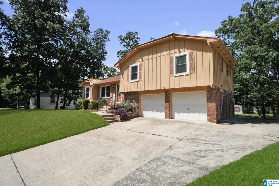 636 16TH AVENUE NW, Birmingham, AL 35215 - #2