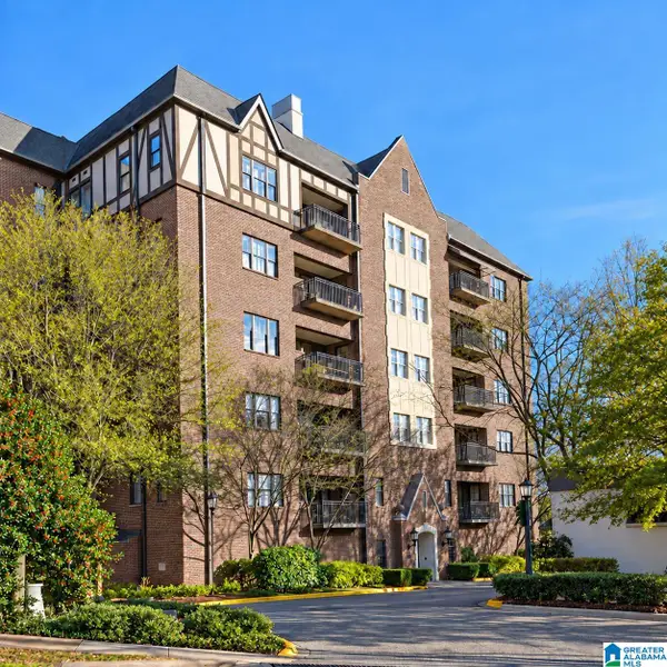 526 OLDE ENGLISH LANE, Mountain brook, AL 35223