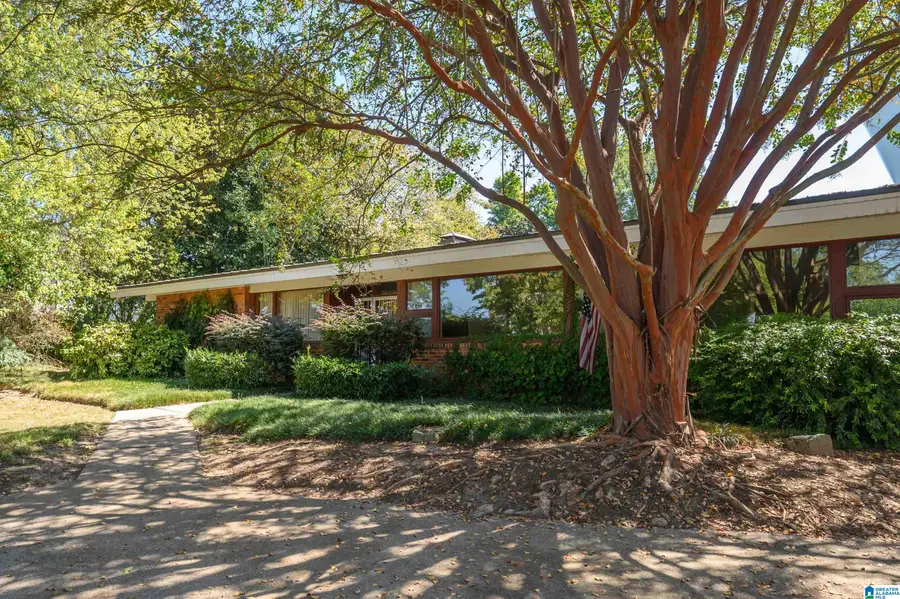 2423 VESTAVIA DRIVE, Vestavia Hills, AL 35216 - #3