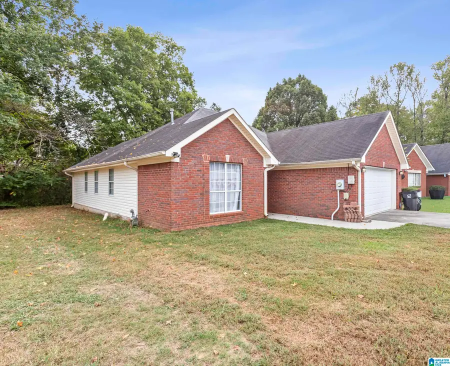 529 LAKESIDE CIRCLE, Center Point, AL 35215 - #2