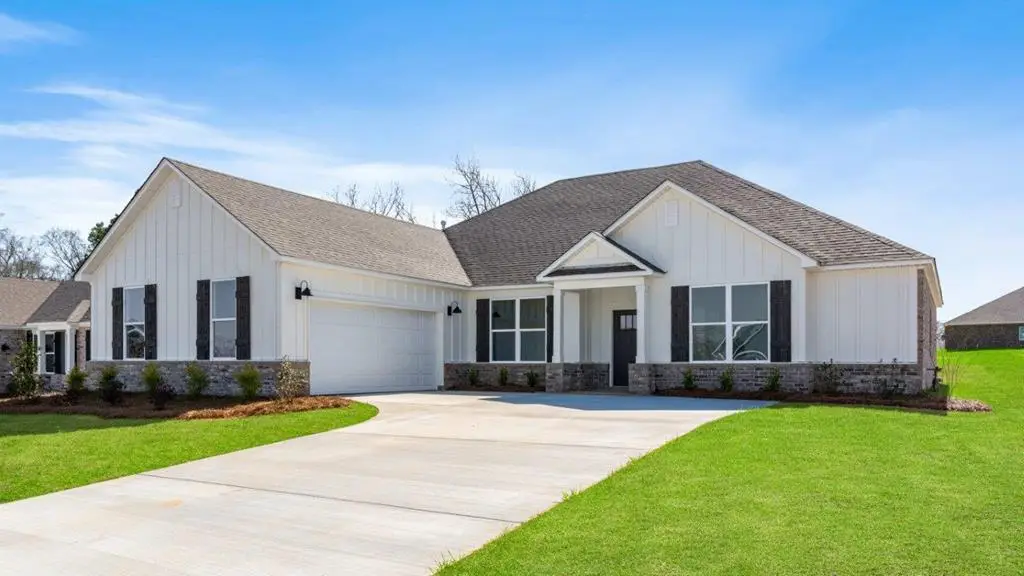 100 Laney Lane, Dothan, AL 36305 - Image #1